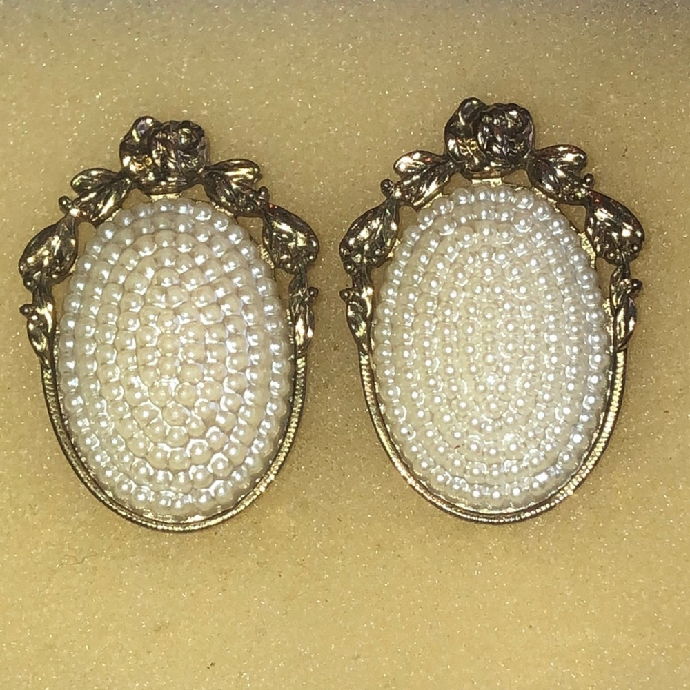 1928 Brand Elegant Gold Tone and White Beaded Vintage Boho Oval Earrings